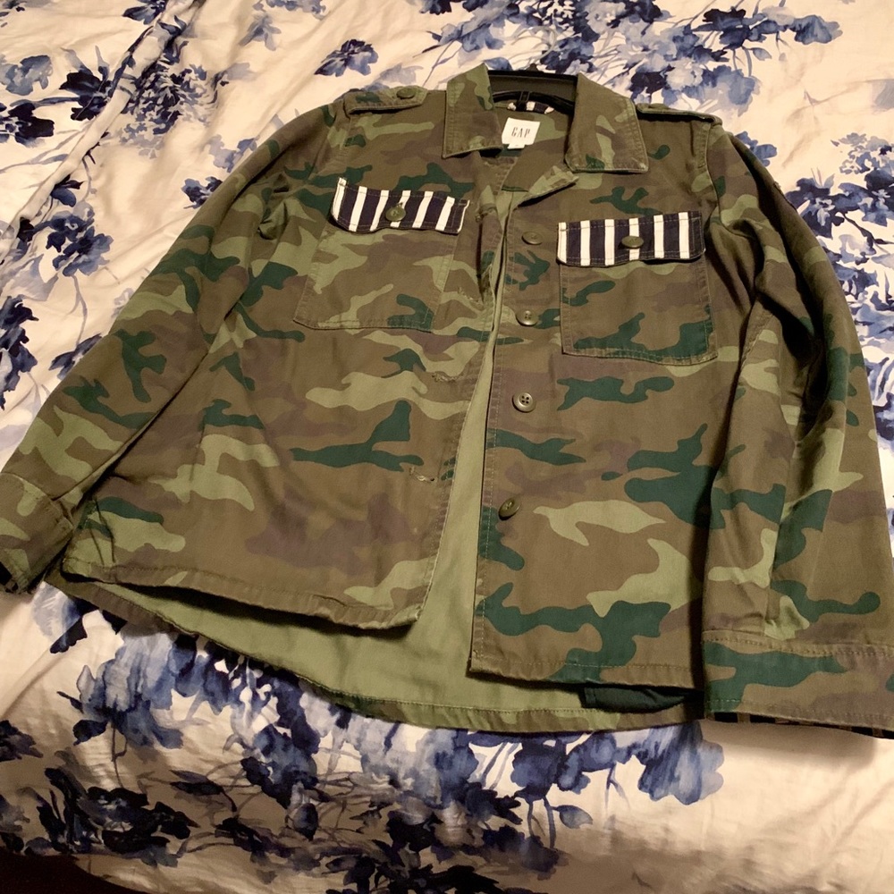 Lightweight camouflage jacket